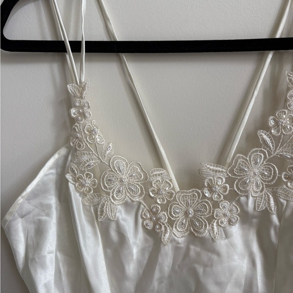 Vintage Cream Slip with Floral Lace - Size Medium - Picture 4 of 8